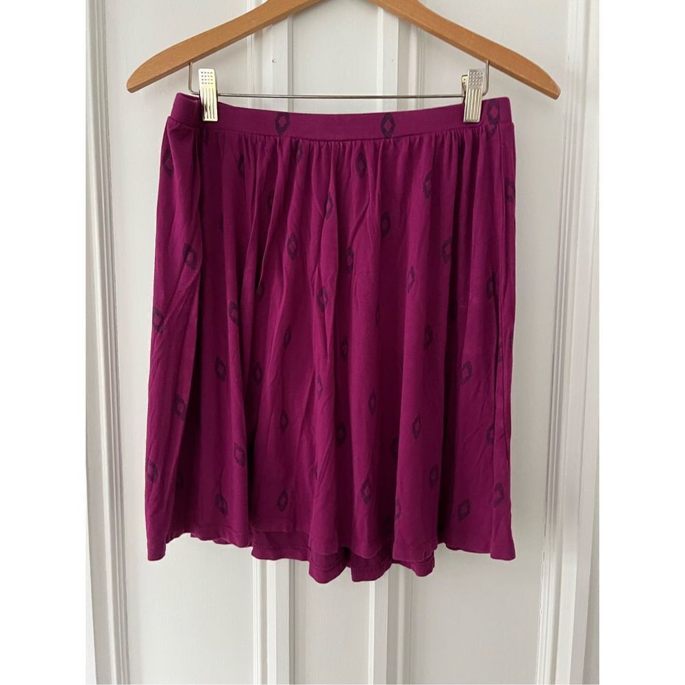 Old Navy magenta skirt with diamond pattern M